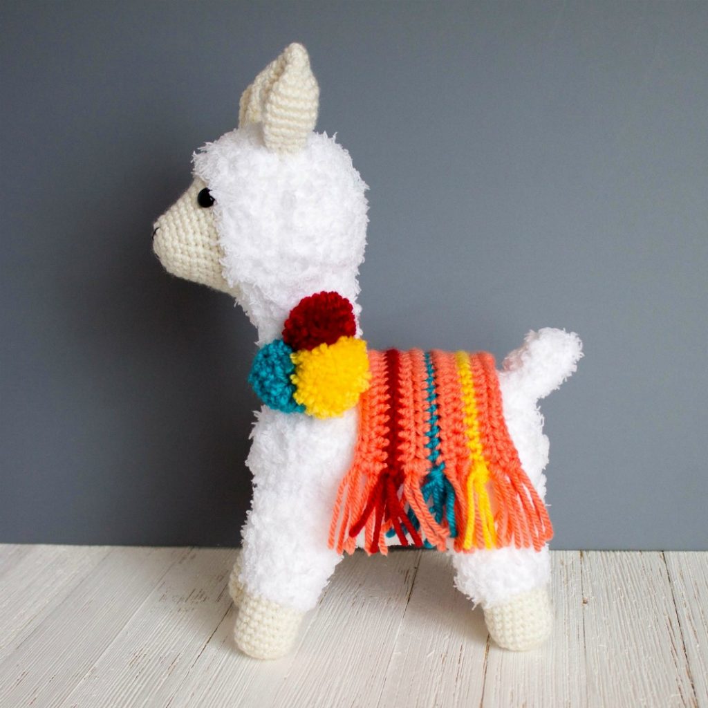 Crochet Llama Pattern- a free crochet pattern